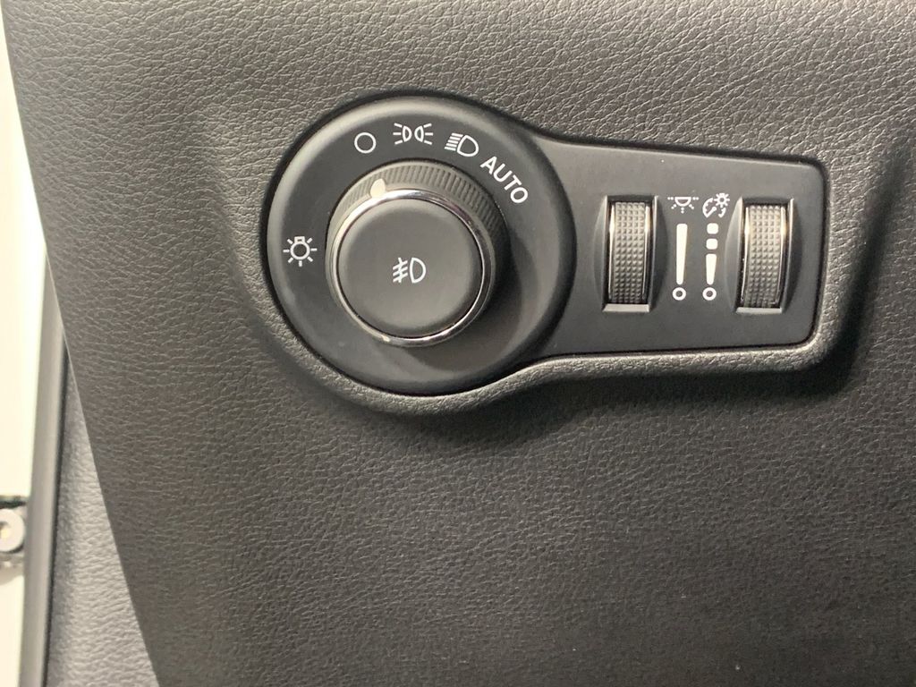 2025 Jeep Compass Limited - Photo 16