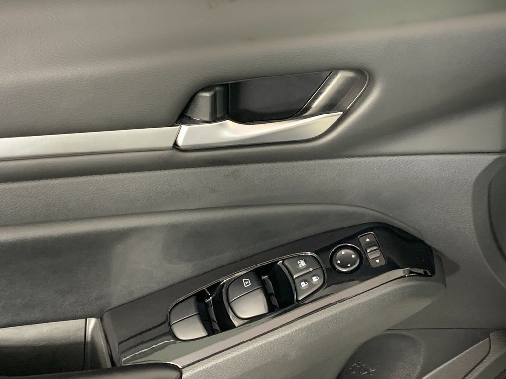Used 2025 Nissan Altima Sedan