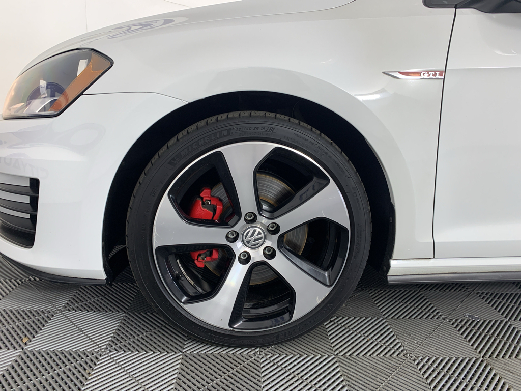 Vehicle photo 11