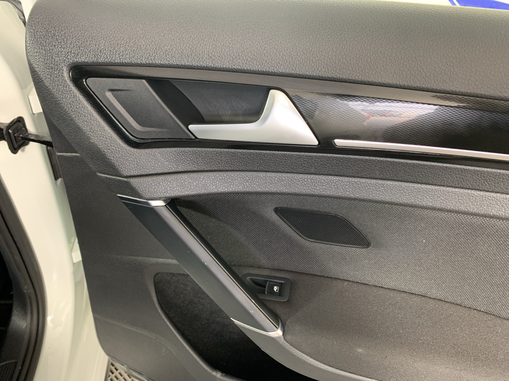 Vehicle photo 32