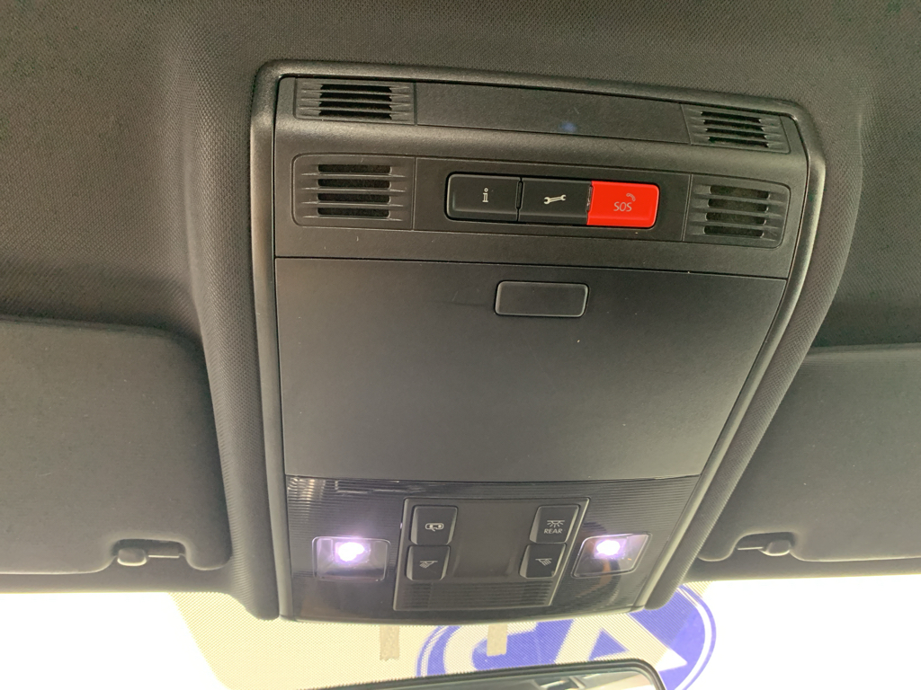 Vehicle photo 26