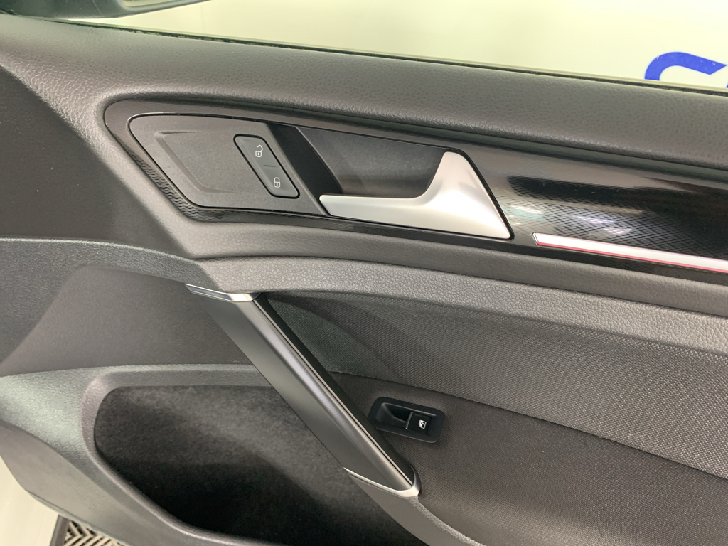 Vehicle photo 33