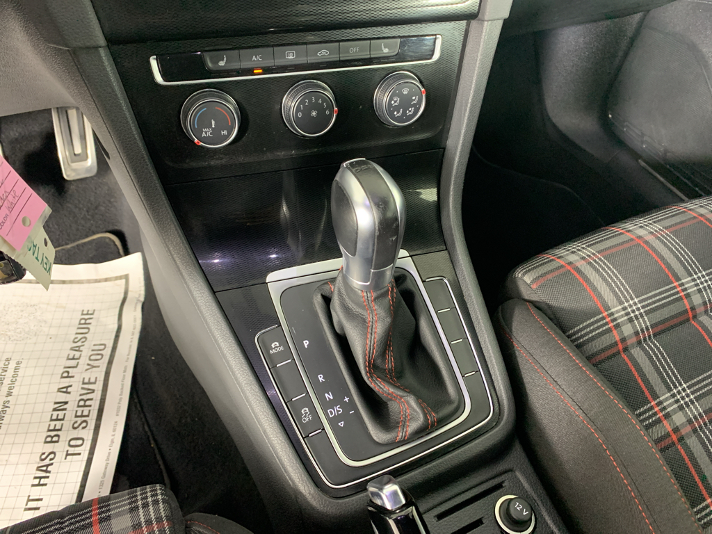 Vehicle photo 23