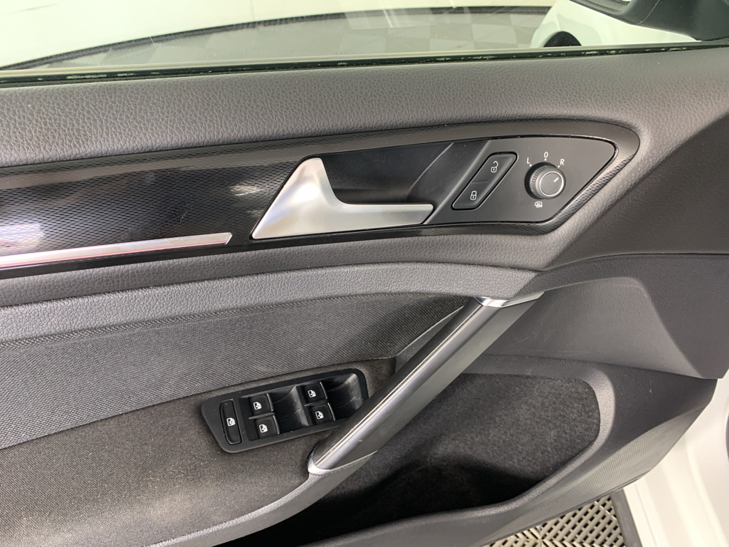 Vehicle photo 14