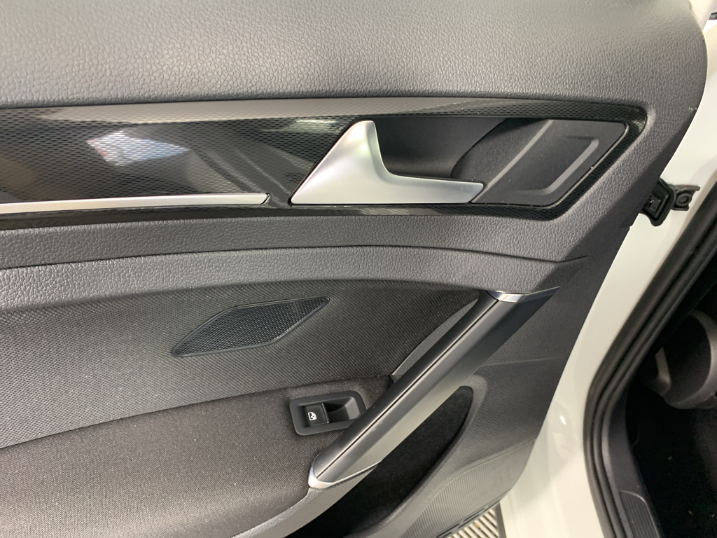 Vehicle photo 28