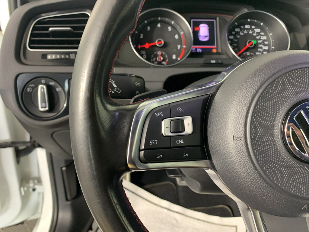 Vehicle photo 18