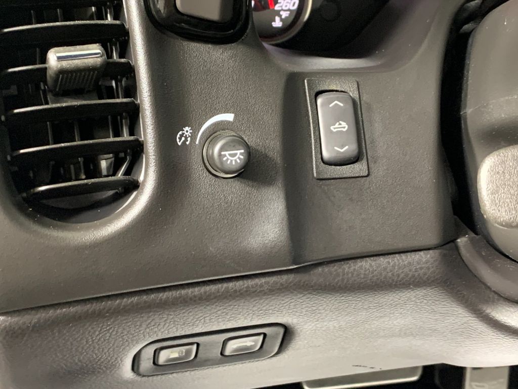 Vehicle photo 16