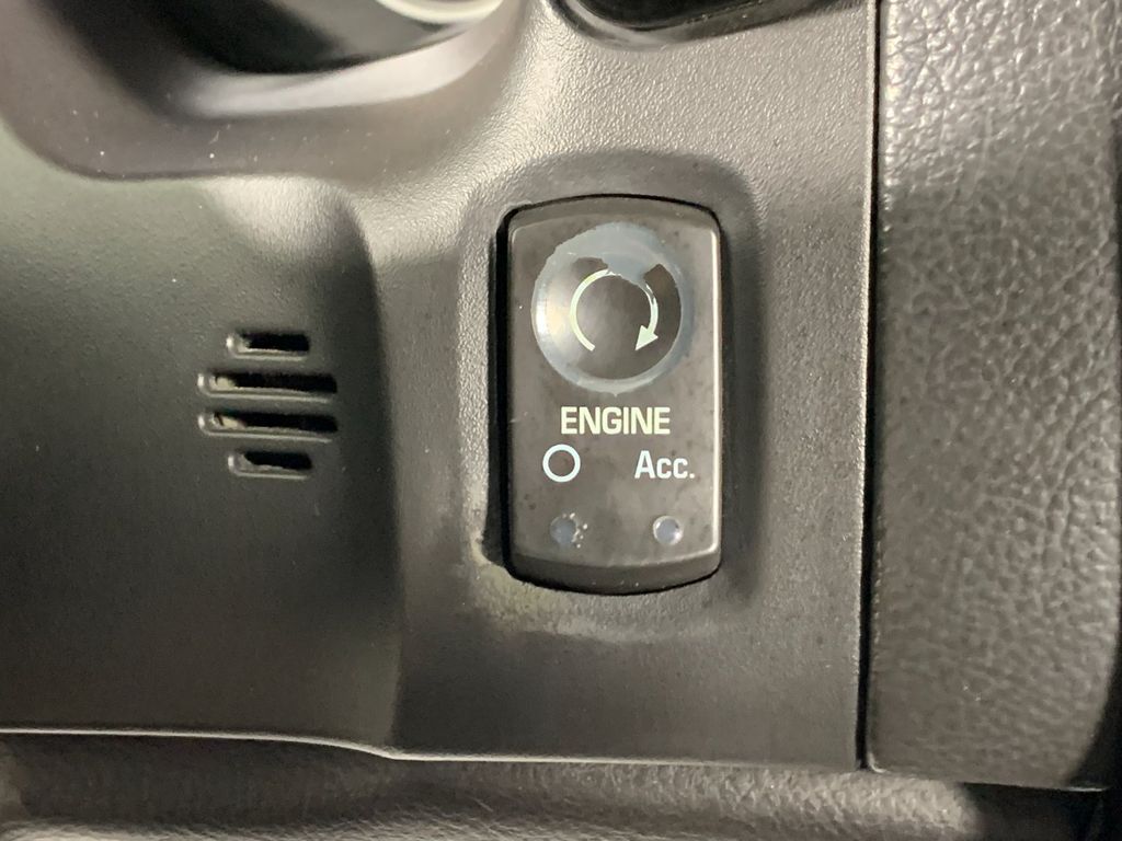 Vehicle photo 17