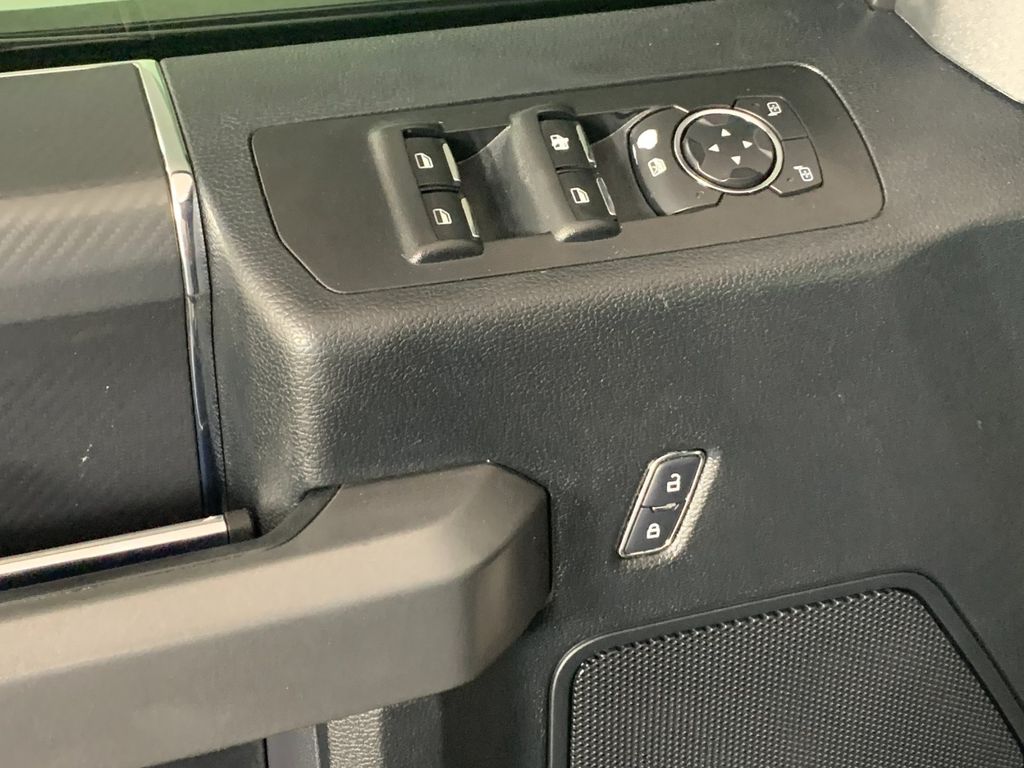 Vehicle photo 13