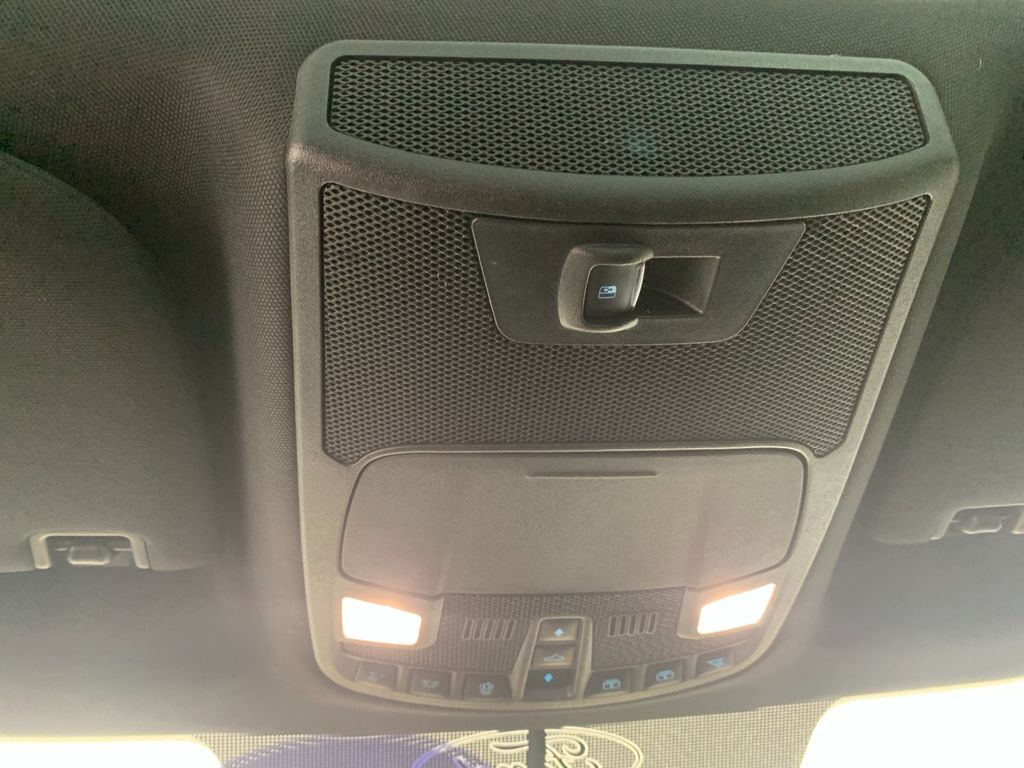 Vehicle photo 26