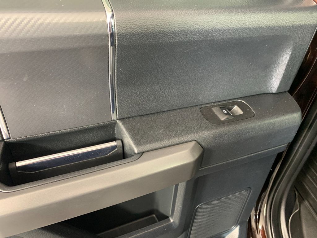 Vehicle photo 29