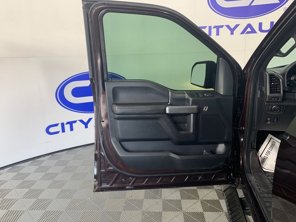 Vehicle photo 12