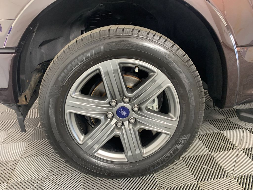 Vehicle photo 9