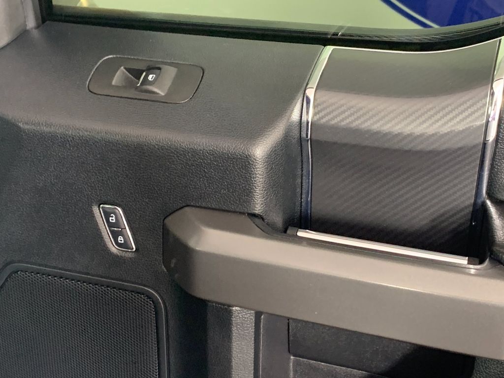 Vehicle photo 37