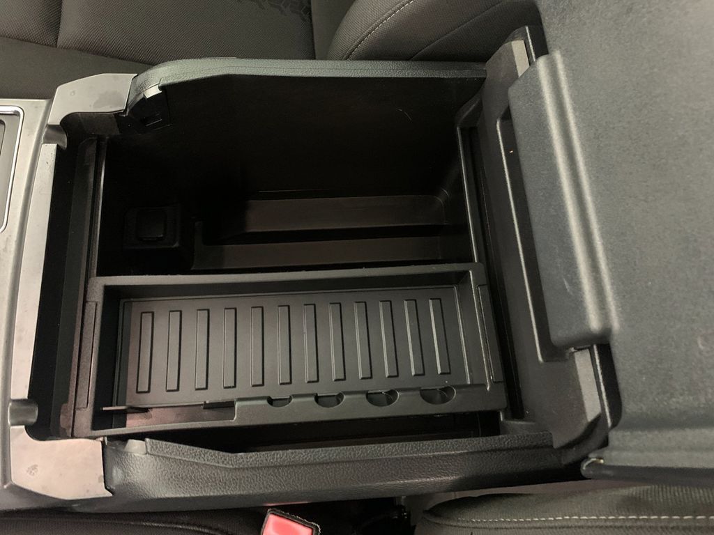 Vehicle photo 27
