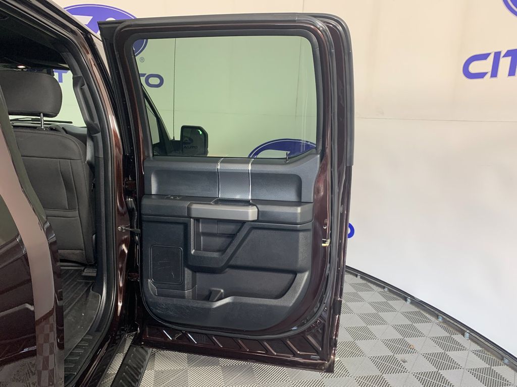 Vehicle photo 33