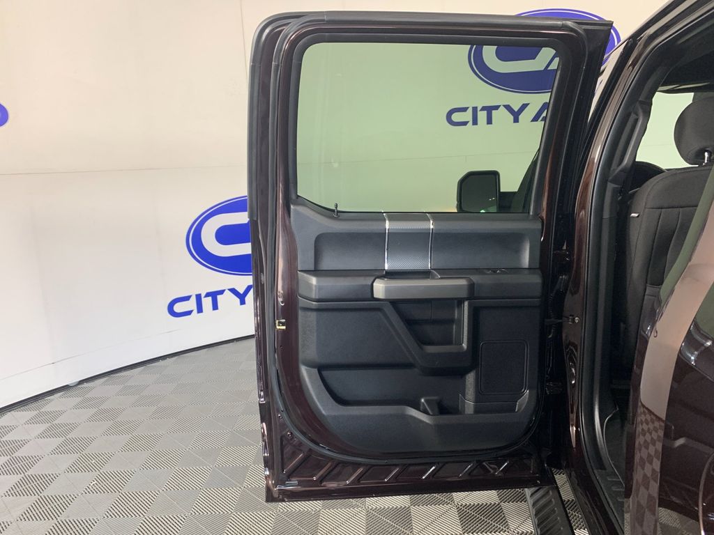 Vehicle photo 28