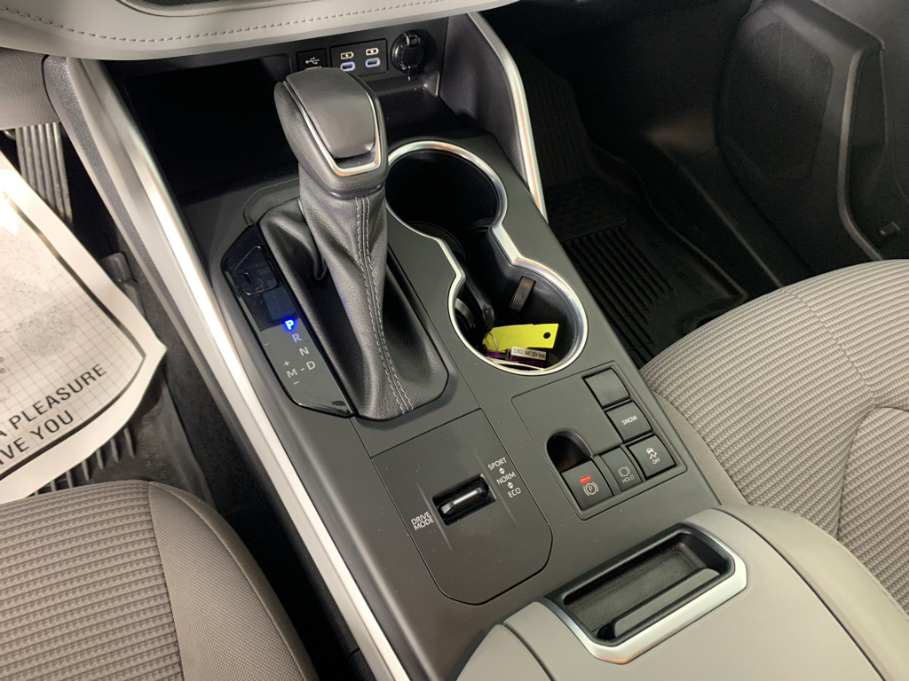 Vehicle photo 24