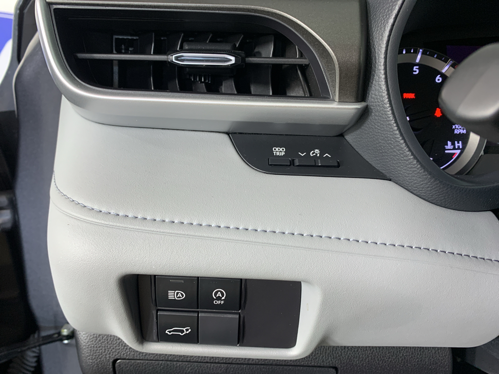 Vehicle photo 16
