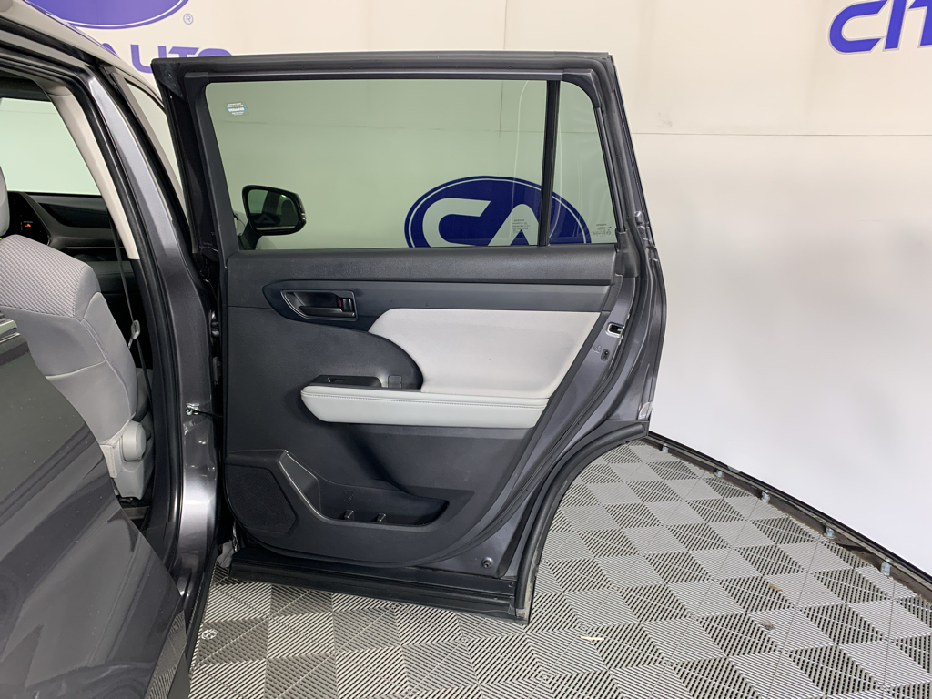 Vehicle photo 35