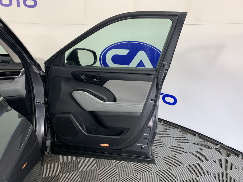 Vehicle photo 38