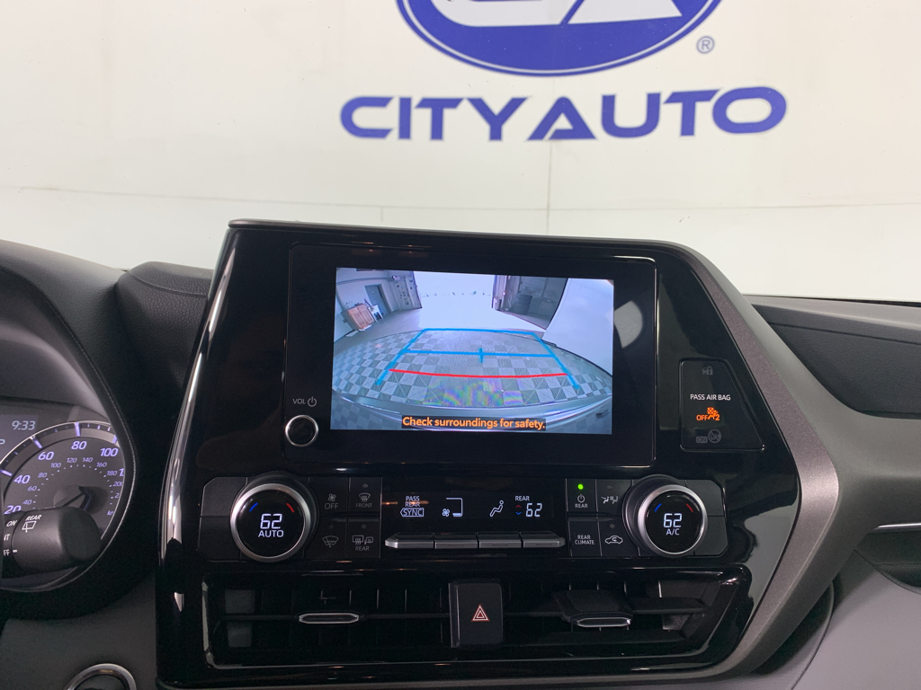 Vehicle photo 26