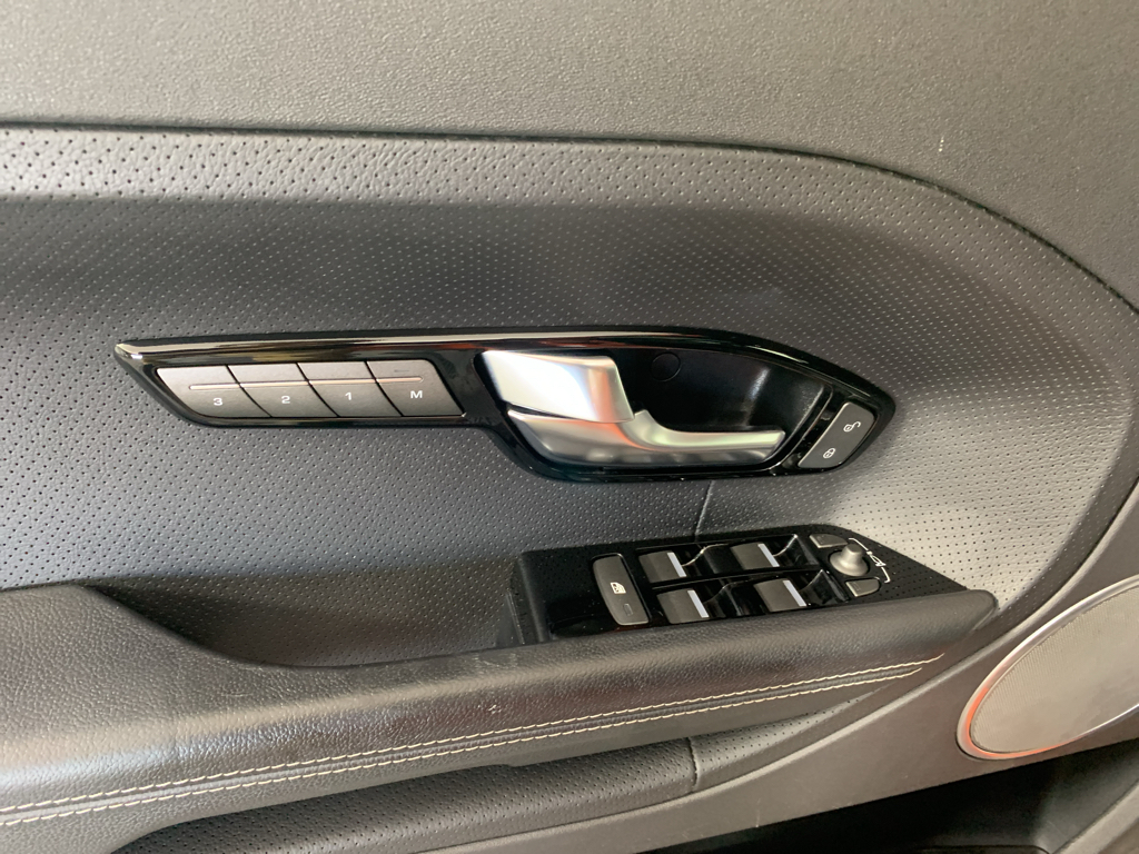 Vehicle photo 14