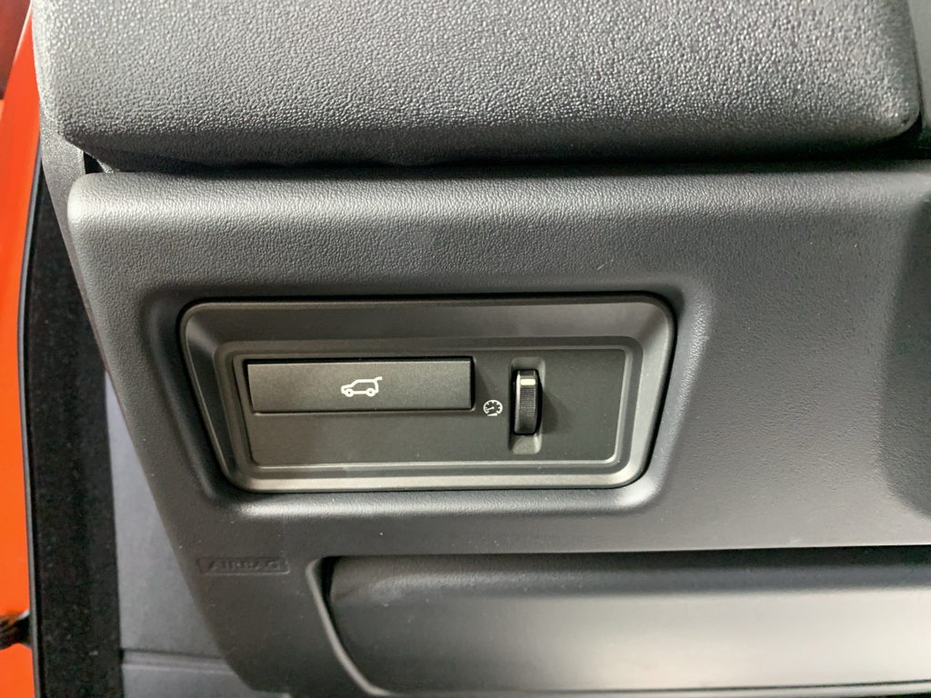 Vehicle photo 16
