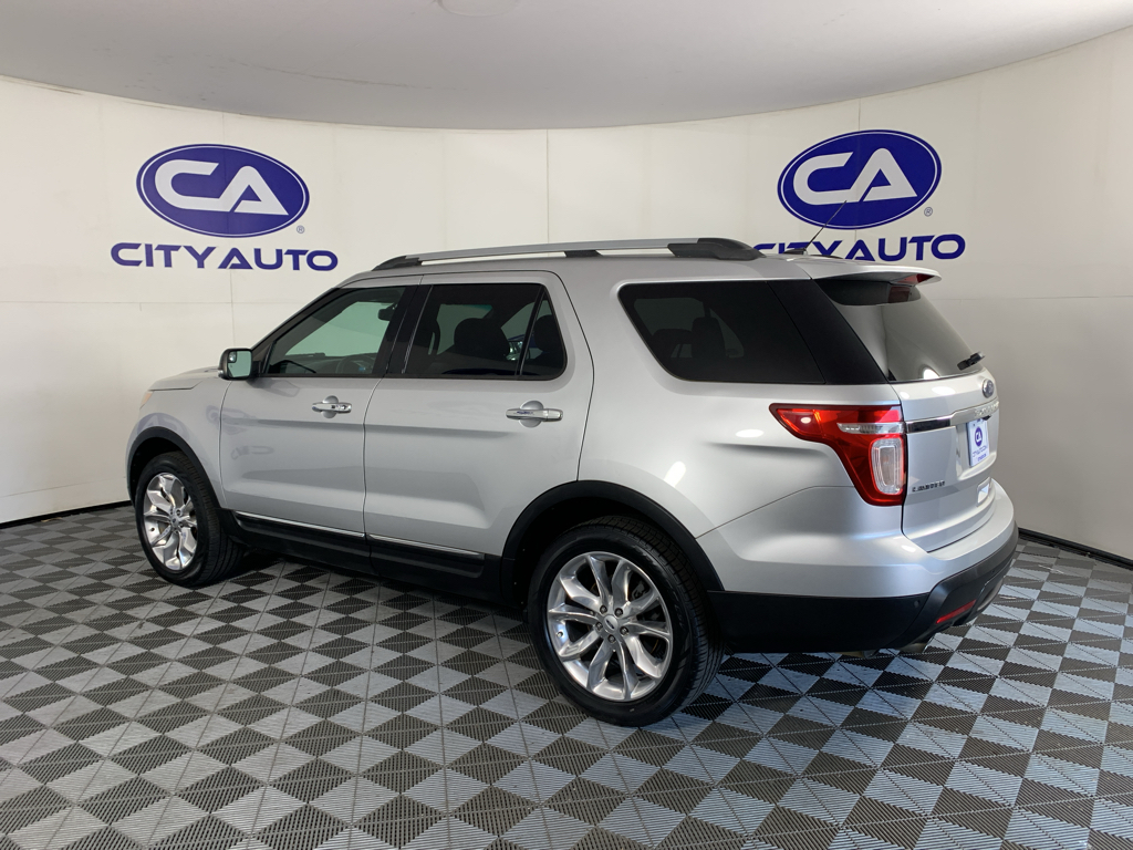 Vehicle photo 5