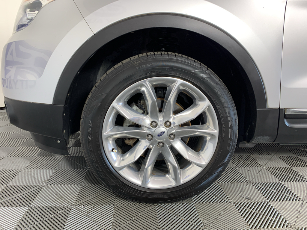 Vehicle photo 11