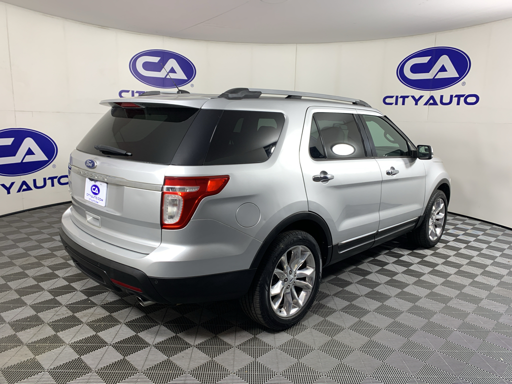 Vehicle photo 3