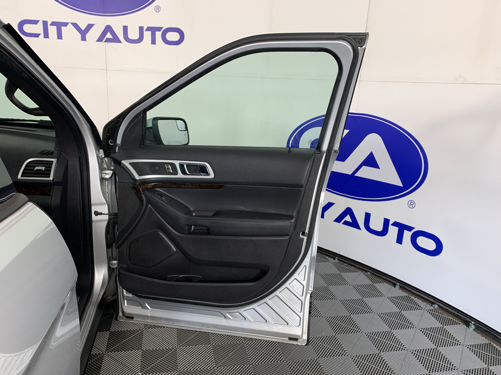 Vehicle photo 38