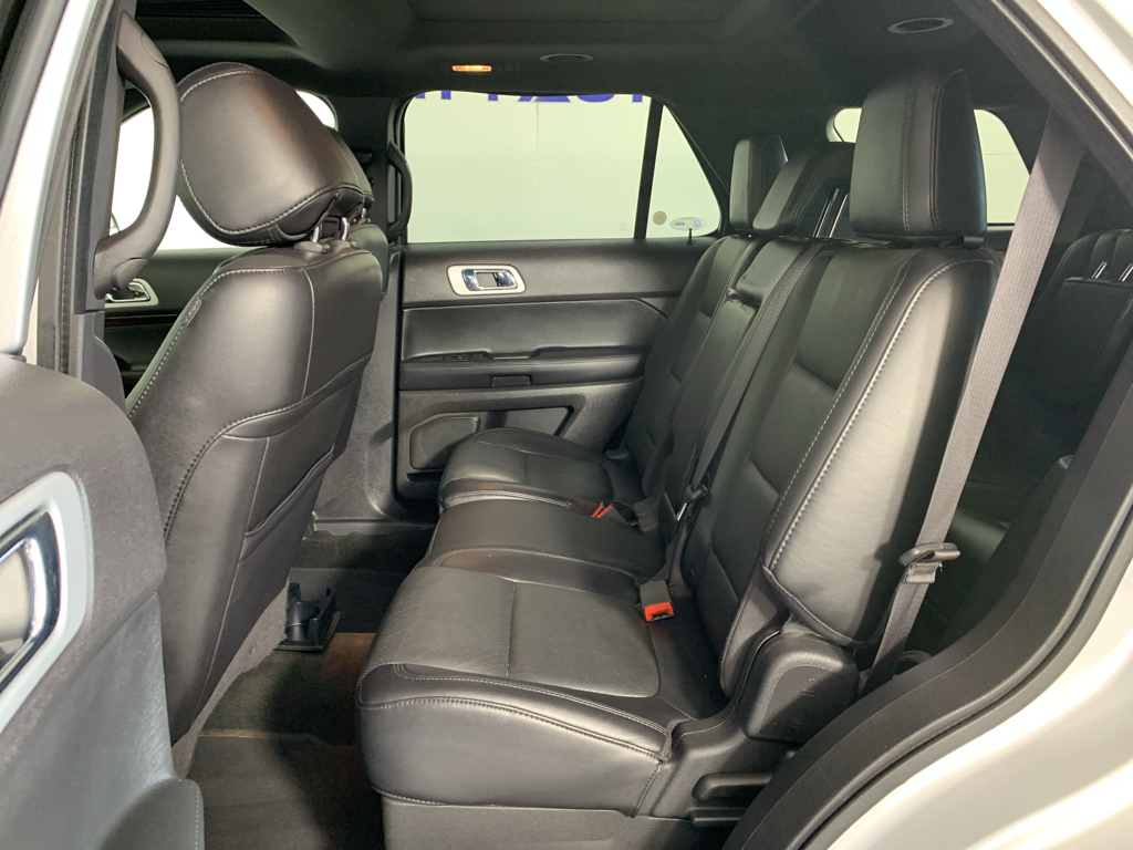 Vehicle photo 32