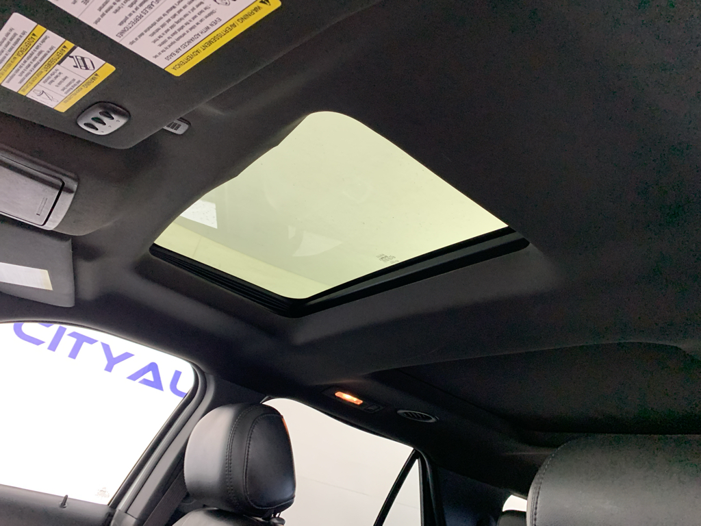Vehicle photo 29