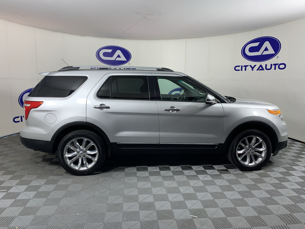 Vehicle photo 2