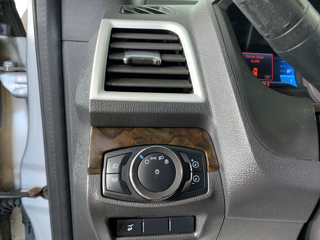 Vehicle photo 16
