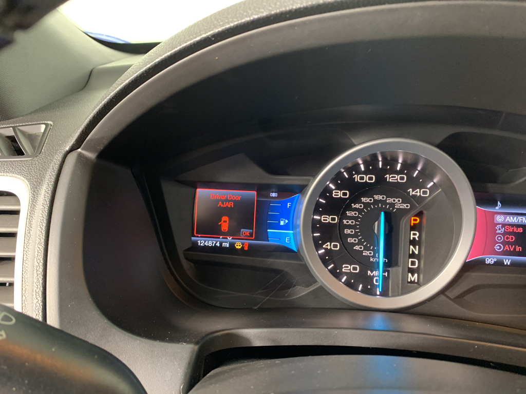 Vehicle photo 23