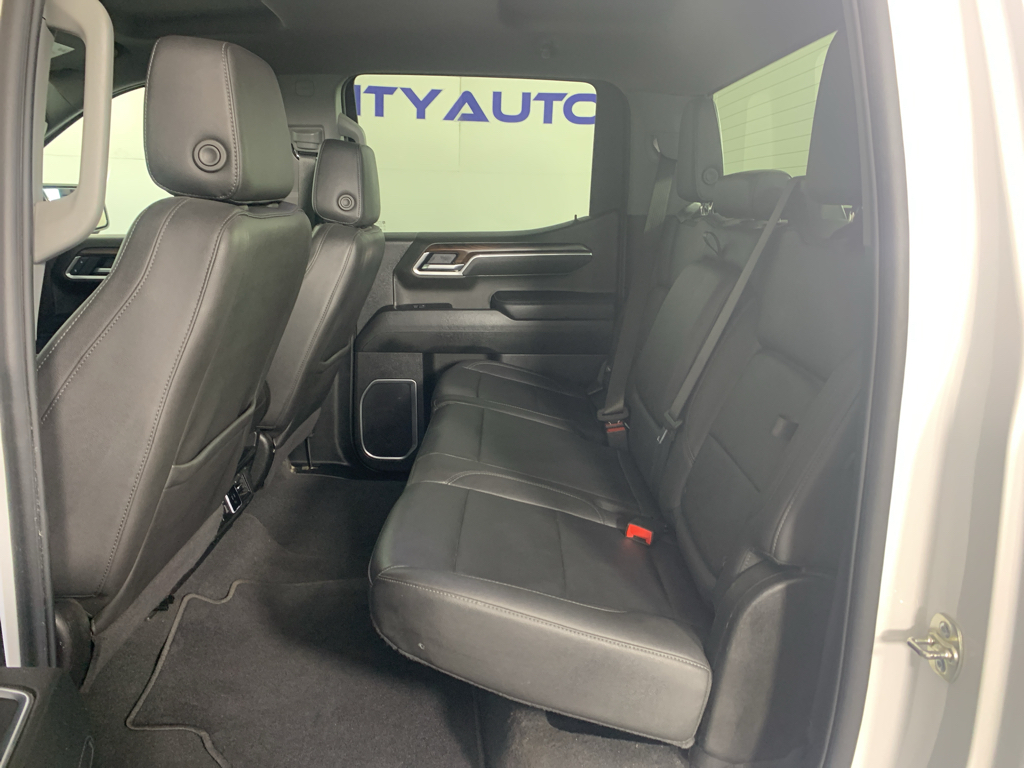 Vehicle photo 27