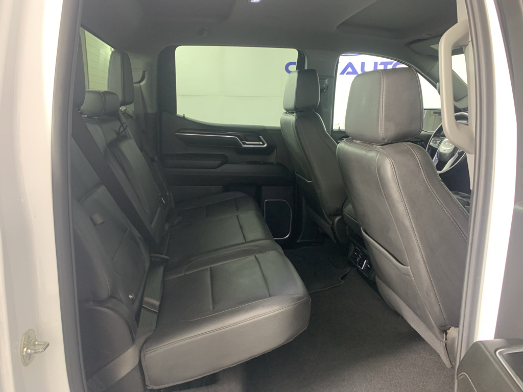 Vehicle photo 32