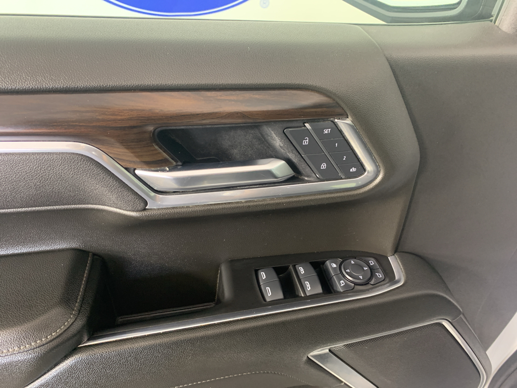 Vehicle photo 13