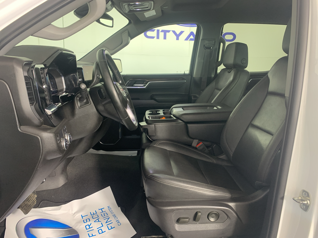 Vehicle photo 14