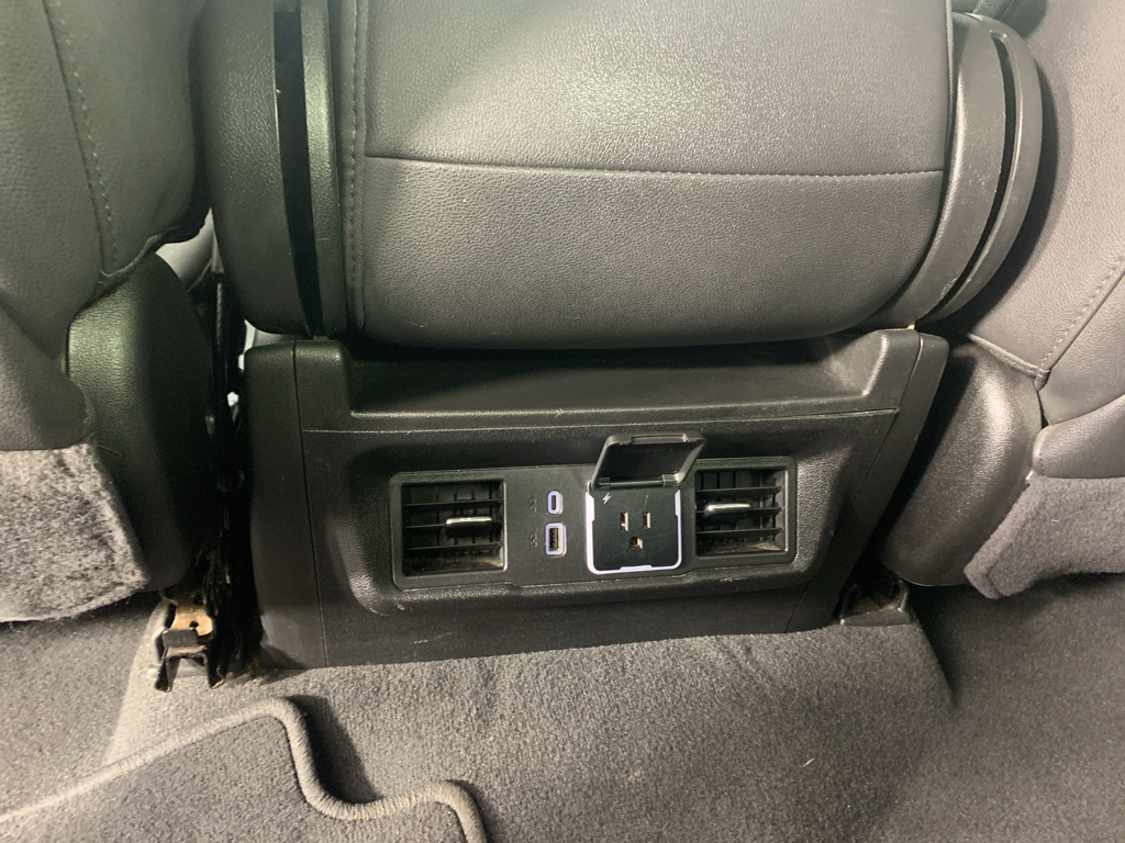 Vehicle photo 28