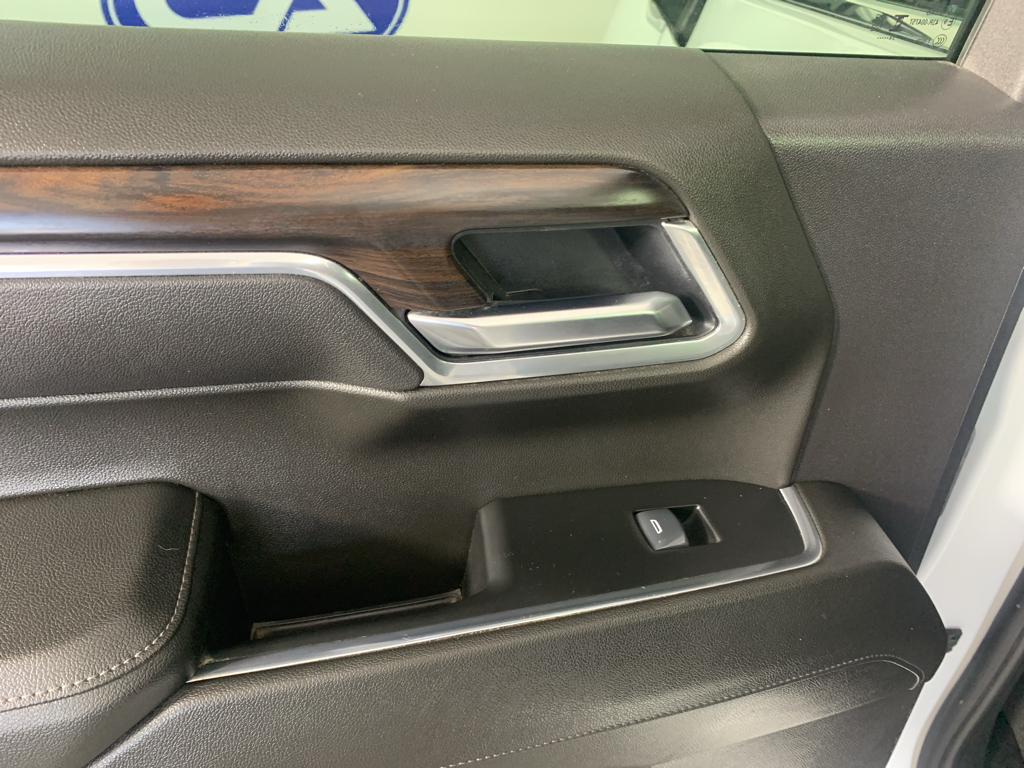 Vehicle photo 26