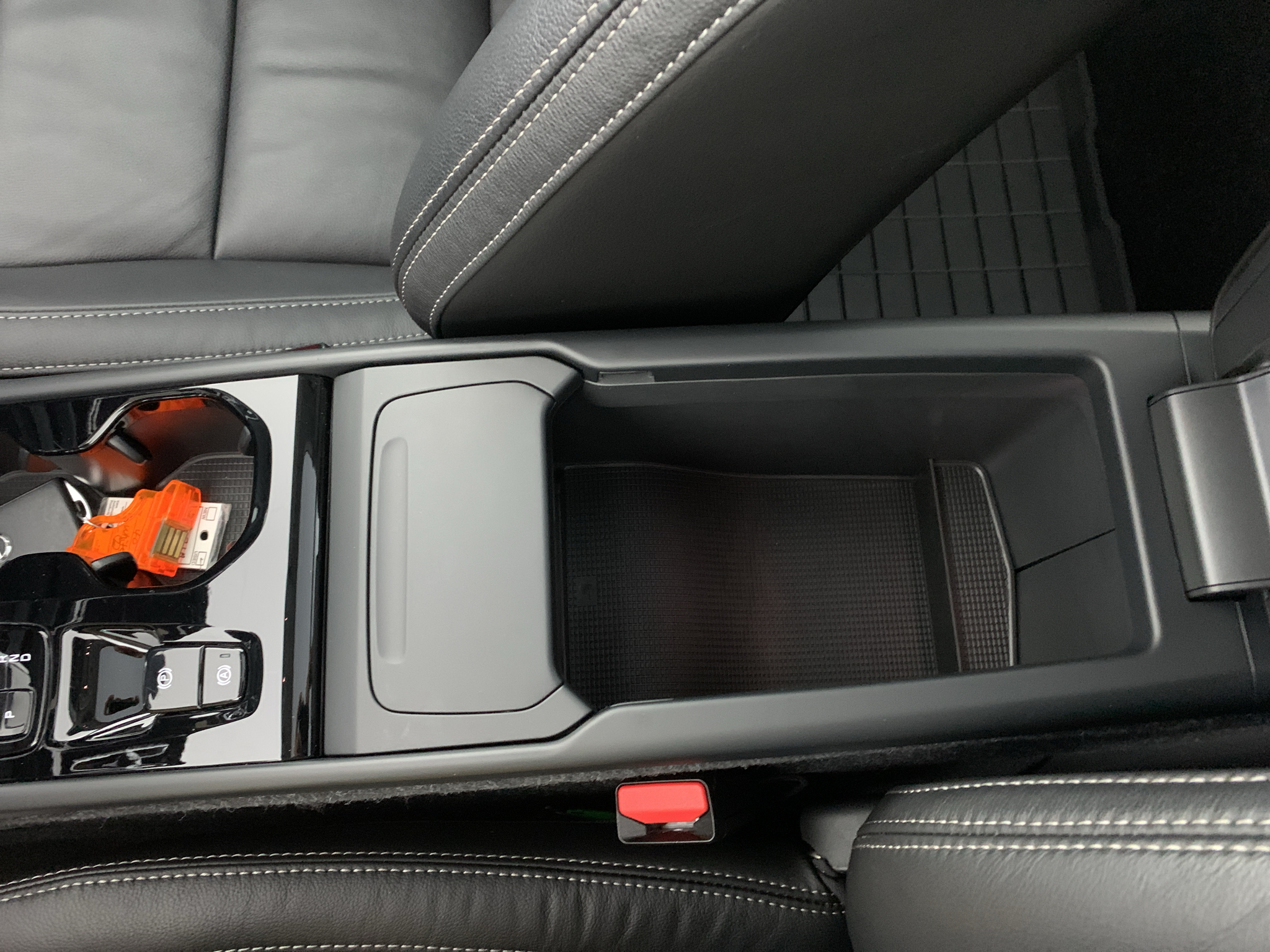 Used 2023 Volvo XC40 B5 SUV