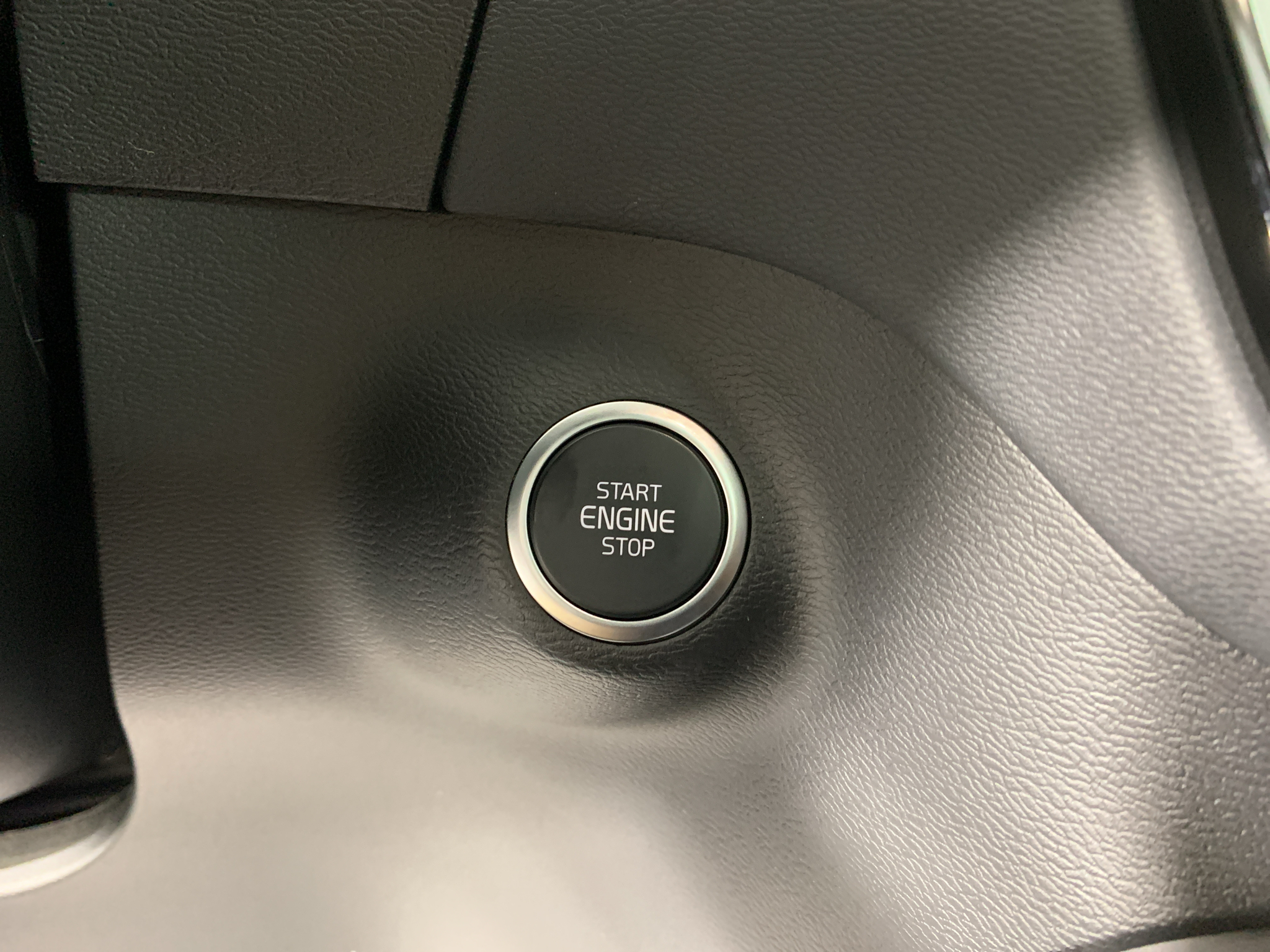 Used 2023 Volvo XC40 B5 SUV