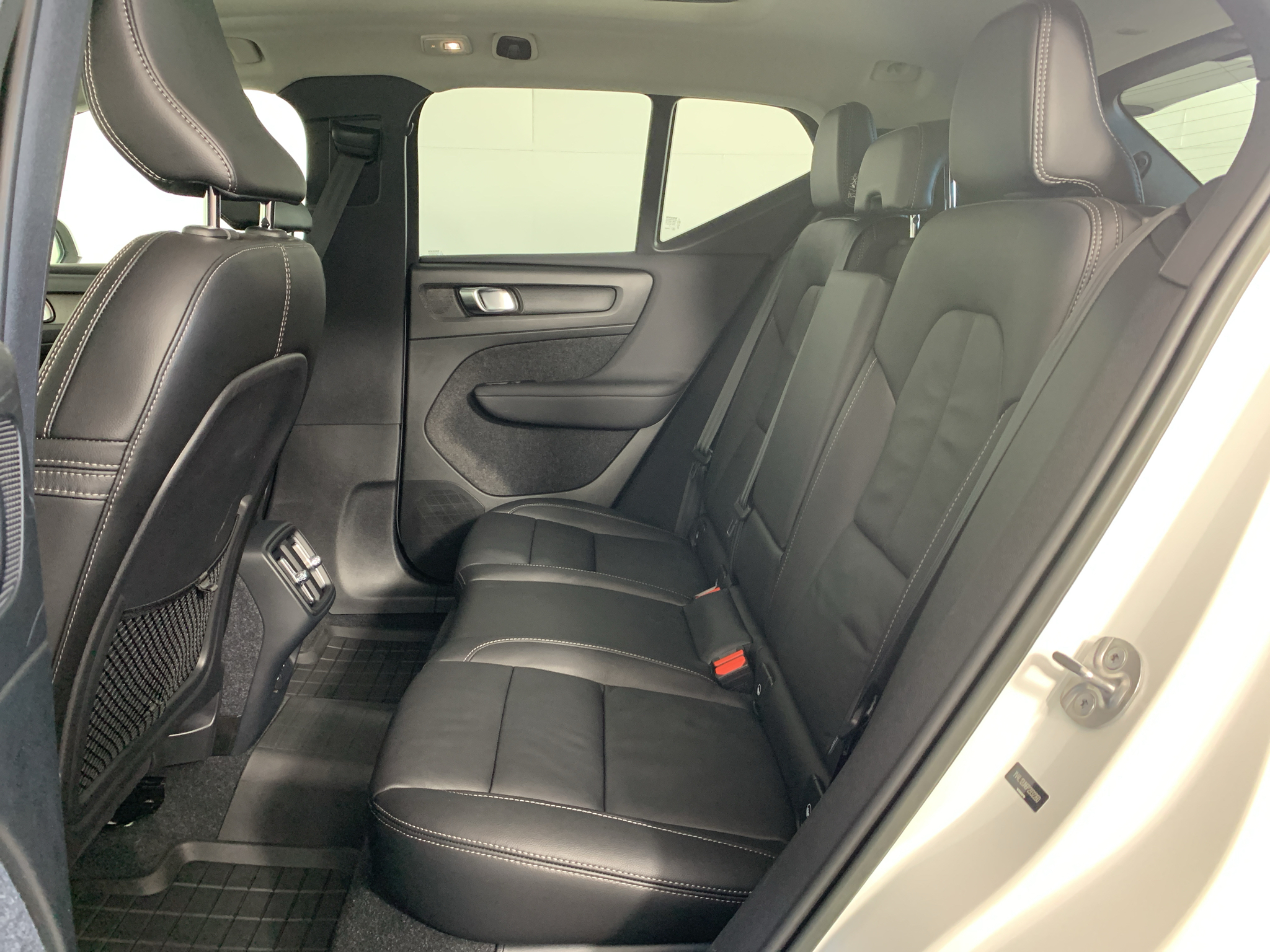 Used 2023 Volvo XC40 B5 SUV