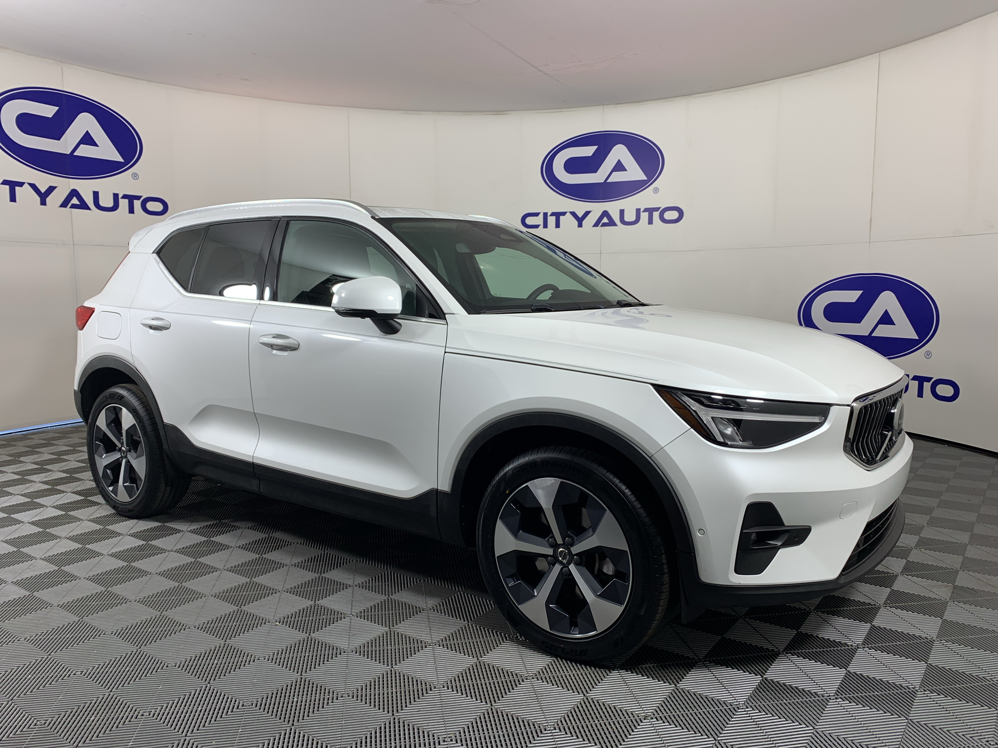 2023 Volvo XC40