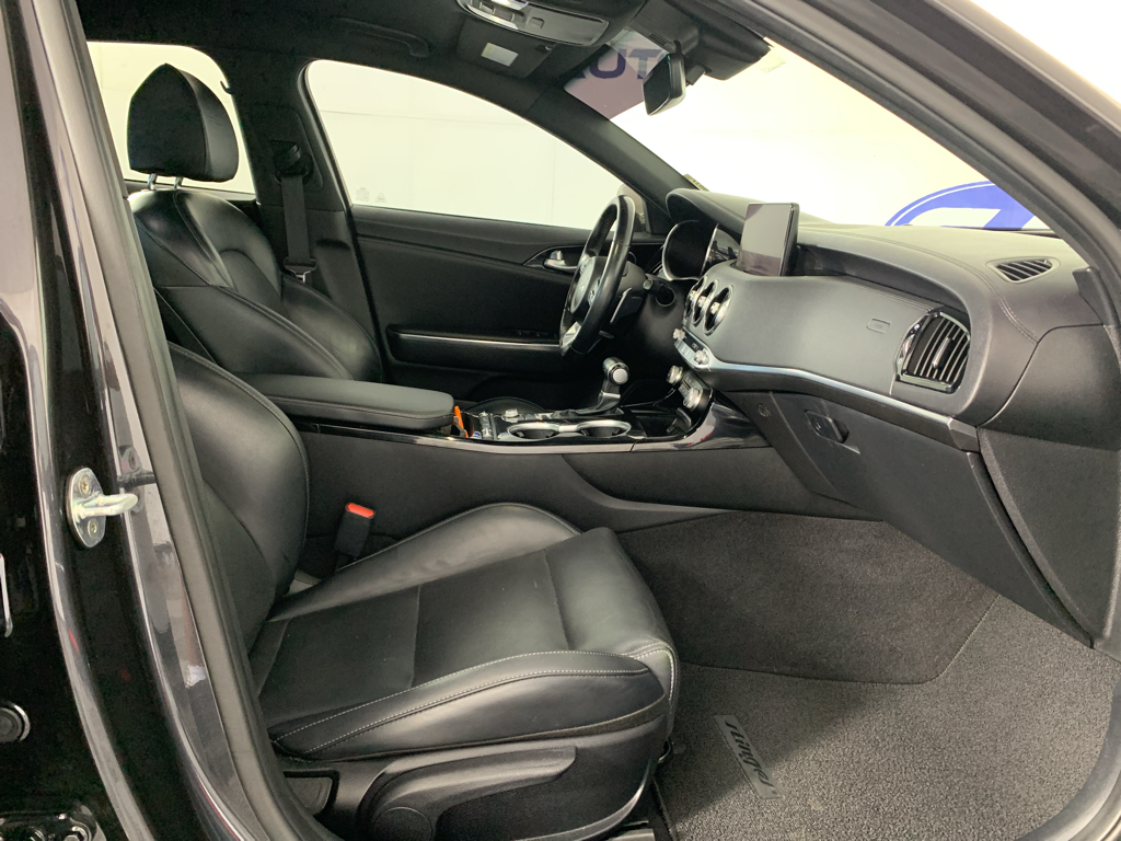 Used 2022 Kia Stinger Sedan