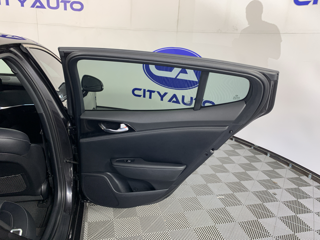 Used 2022 Kia Stinger Sedan