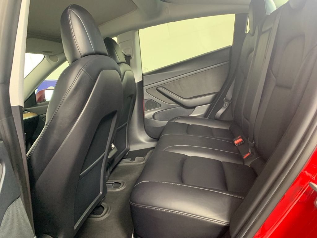 Vehicle photo 27